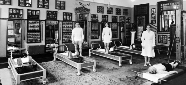 Historische foto Joseph Pilates studio